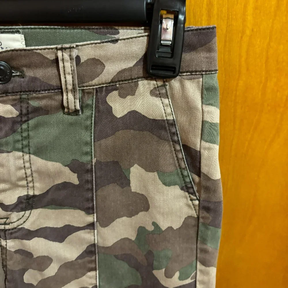 J. Crew Camo High Rise‎ Pants Vintage Straight Cargo Jeans Size Crop Leg Size 25